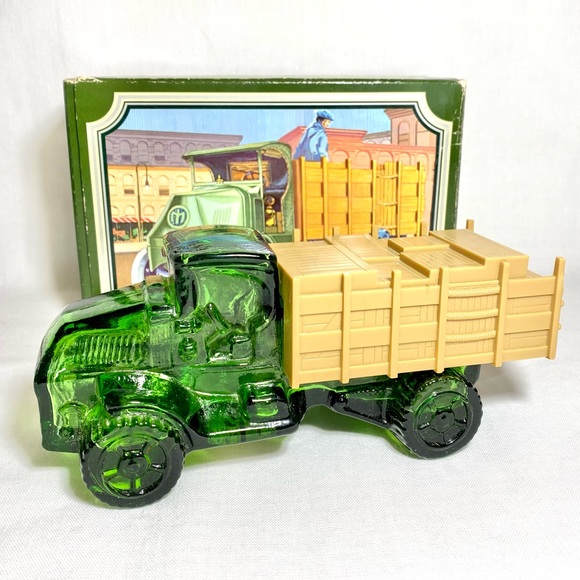 Vintage Avon ‘Big Mack’ Oland Aftershave Bottle & Box - Picture 4 of 17